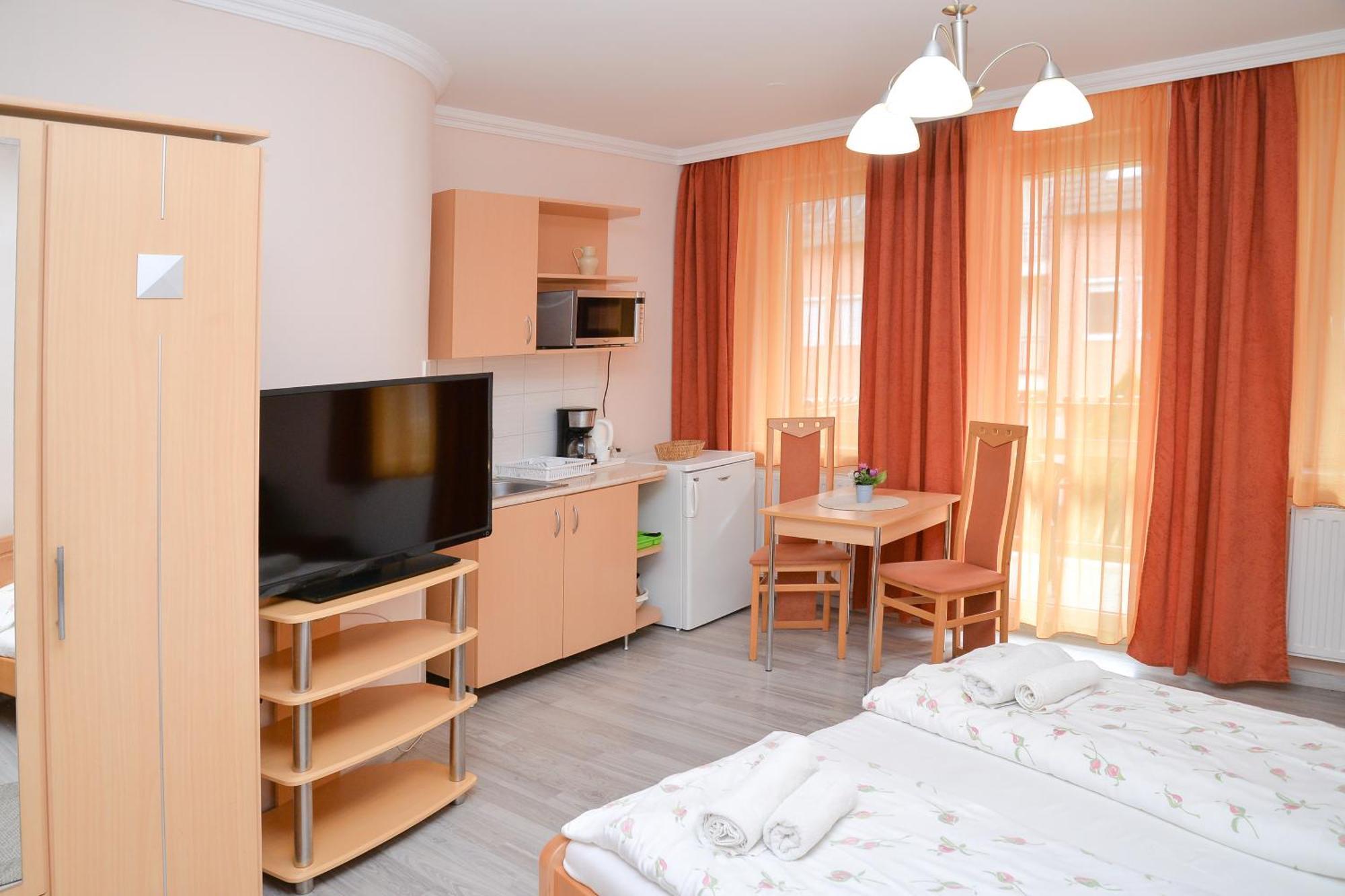 Major Panzio Es Etterem Bed & Breakfast Hajduszoboszlo Exterior photo