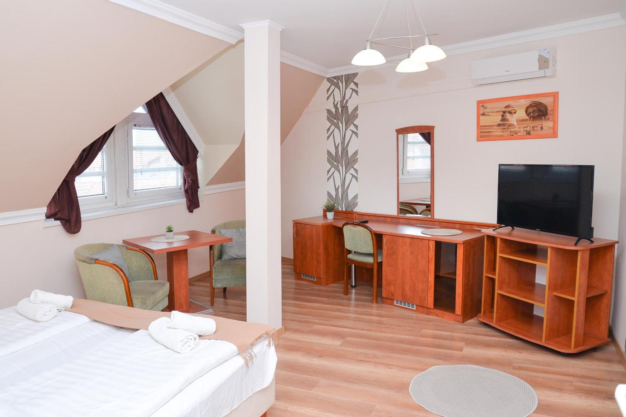 Major Panzio Es Etterem Bed & Breakfast Hajduszoboszlo Exterior photo