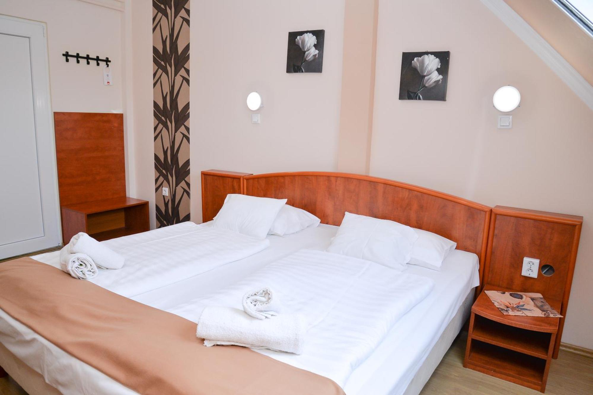 Major Panzio Es Etterem Bed & Breakfast Hajduszoboszlo Exterior photo